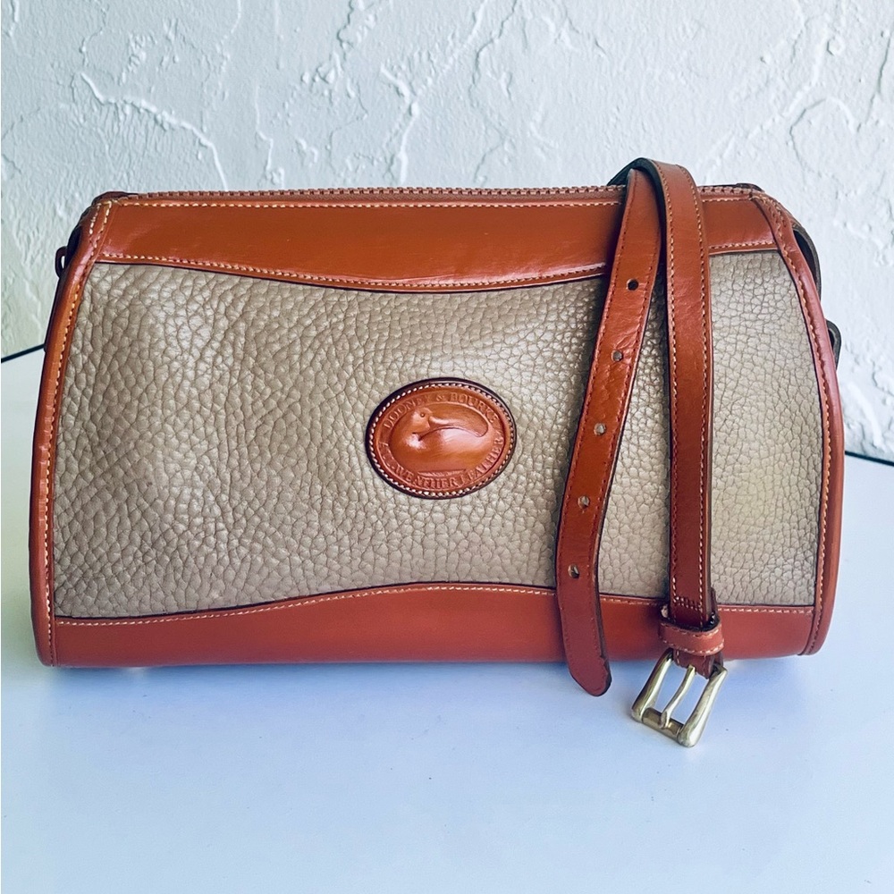 VINTAGE DOONEY & BOURKE FARMHOUSE COTTAGE SAND/TAN  OATMEAL SHOULDER CROSSBODY
